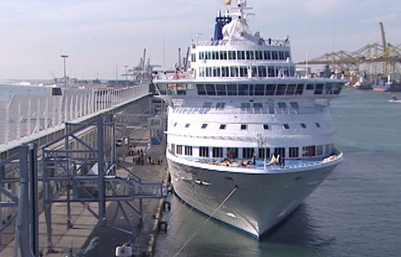 Dos pasajeros de un crucero entre Cartagena y Génova fallecen a causa de una ola gigante