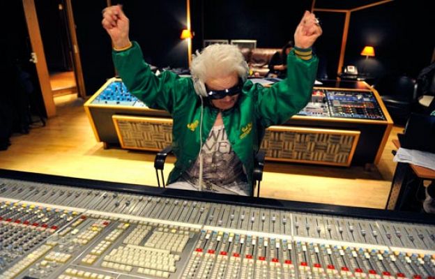 La 2 Noticias - Abuela DJ con 69 años