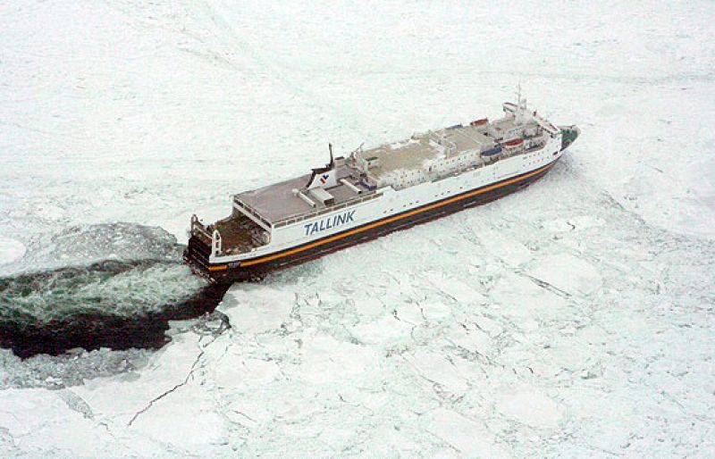 Decenas de barcos atrapados en el Báltico por el hielo