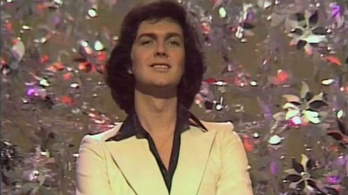 Cachitos de hierro y cromo - Camilo Sesto y su "Morir de amor"