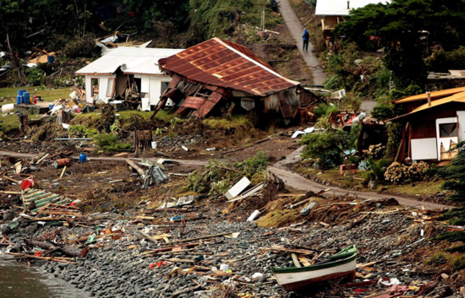  Un último potente temblor de 7 grados ocurría hace menos de cuatro horas, añade aún más angustia a los habitantes de Concepción, tan castigados ya por el gran seísmo del sábado...