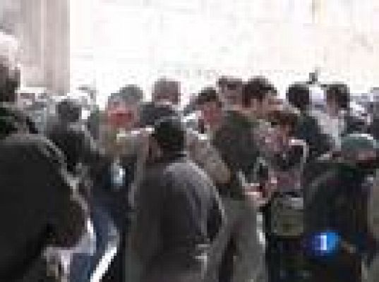  - Grecia aprueba plan austeridad