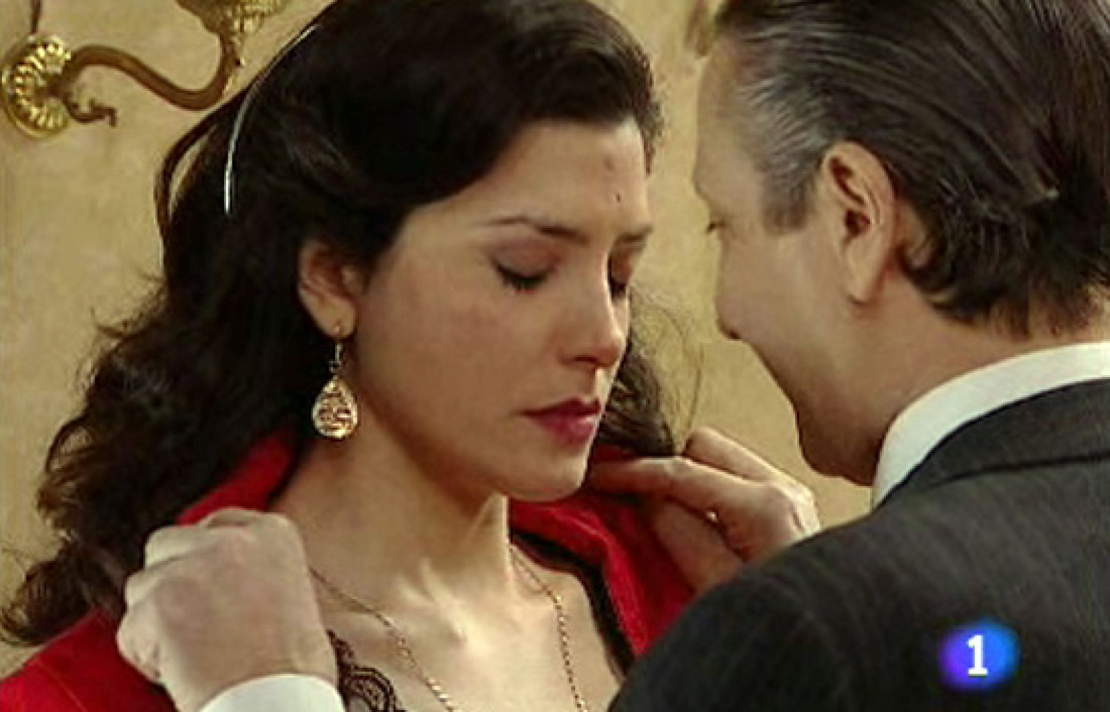 Amar - Rosa paga el precio por querer ser famosa - Amar en tiempos revueltos | Ver