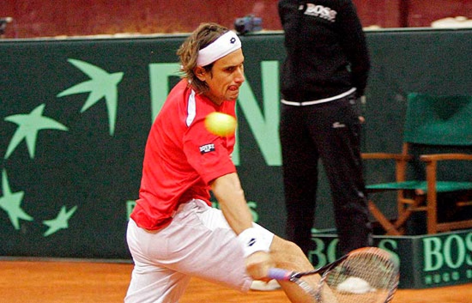 David Ferrer ha asegurado que no ha sido "nada fácil" superar al suizo Chiudinelli en el segundo punto de la primera ronda de la Copa Davis. Por su parte, Albert Costa, ha destacado que aunque Almagro no ha ganado su partido, ha logrado "cansar" a Wa