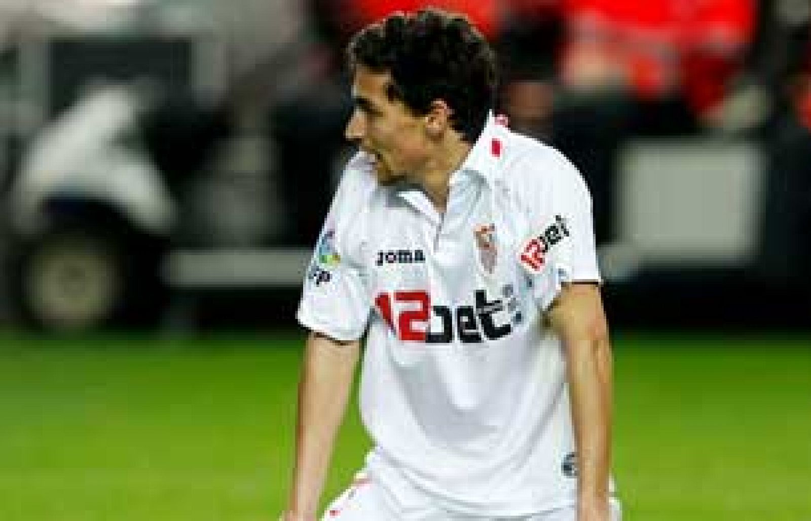 El SEvilla llega a Madrid con un ex madridista como goleador, Alvaro Negredo y con un jugador con mucho "duende" como Jesús Navas que ya encandila a más de un madridista, incluido Florentino Perez, aunque Valdano diga que es dificil hacerle un hueco. 