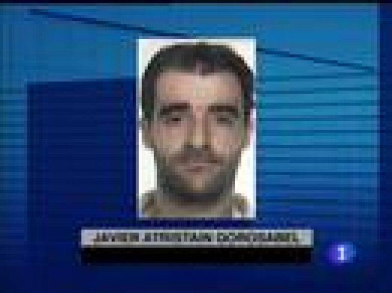 El etarra Javier Atristrain Gorosabel, un miembro legal de la banda no fichado, se ha entregado en la comisaría del aeropuerto de Biarritz.
