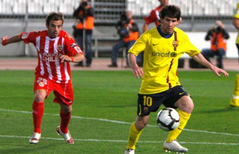 Los dos goles marcados por Messi ante el Almería le colocan como el máximo goleador, con 19 tantos. 