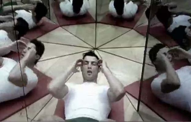  - Ronaldo en el espejo