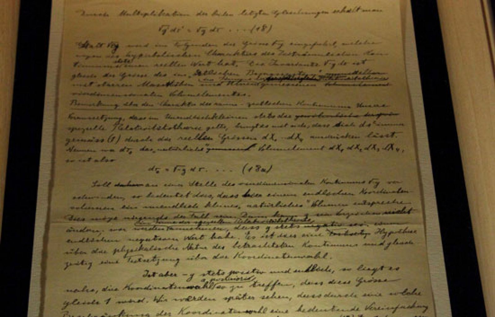 Se exhibe el manuscrito original en el que Einstein enunció la Teoría General de la Relatividad