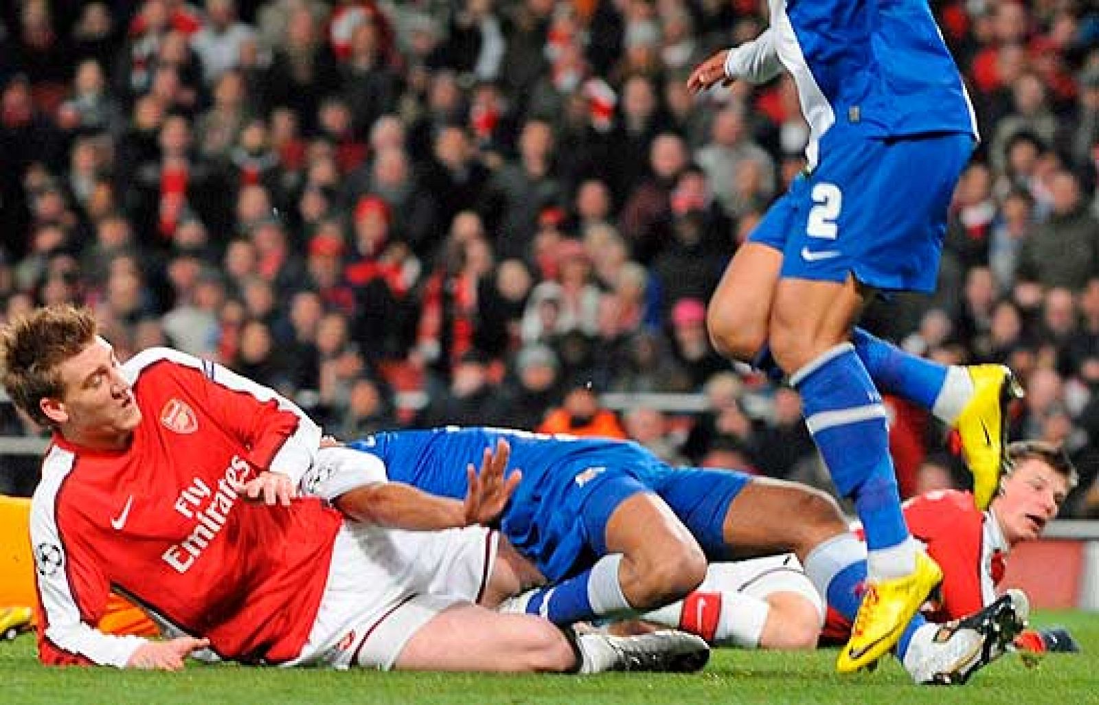 Bendtner hace doblete (2-0) - Champions League | Ver