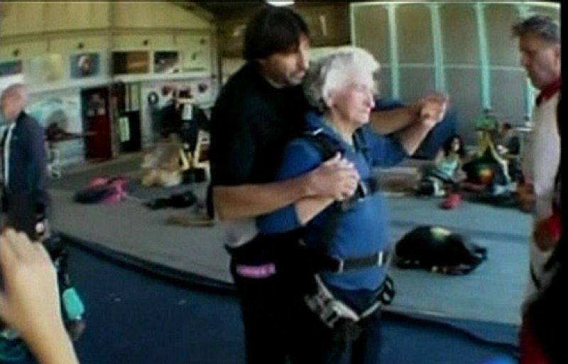 La abuela paracaidista