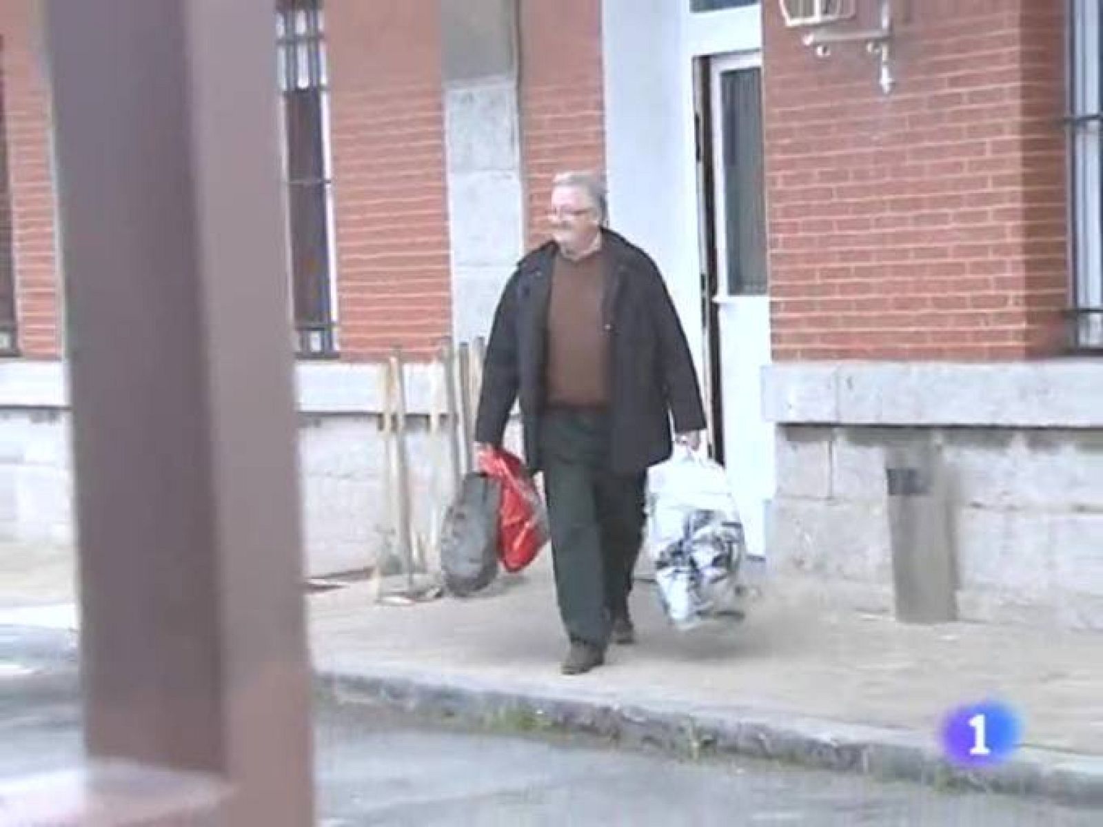  El Tribunal Superior de Justicia de Cantabria archiva la querella contra Marcano con su gestión en El Soplao. Las cofradías de pescadores del cantábrico coinciden en pedir que se les permita pescar más verdel. Aunque nuestra región es la segunda que más valora su sanidad pública, las mujeres consideran que en general su estado de salud es peor que el de los hombres. Hablaremos en directo con la subdirectora de salud pública. Comienza el segundo Campeonato de España del Match Race.