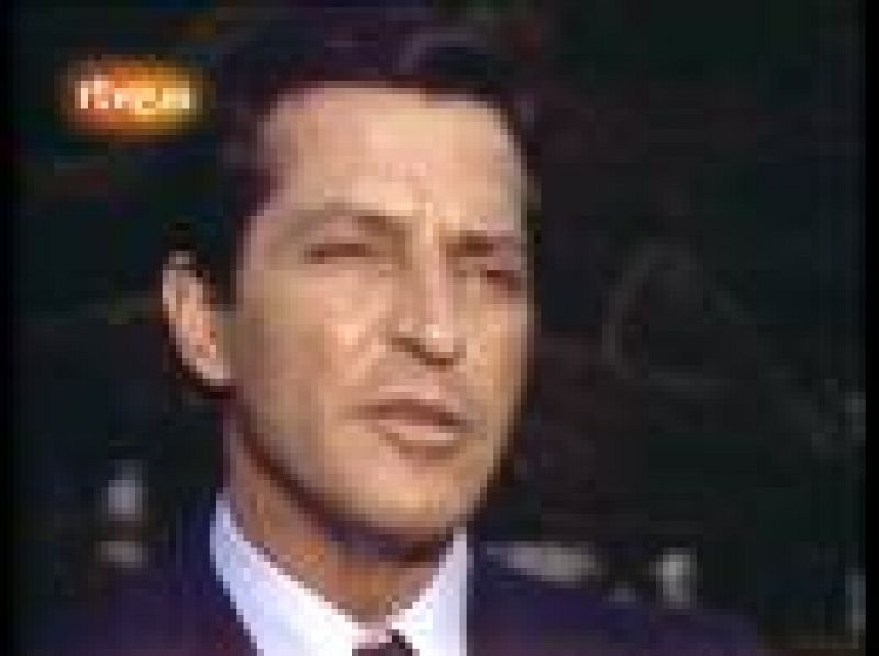 Adolfo Suárez vota en las elecciones de 1977