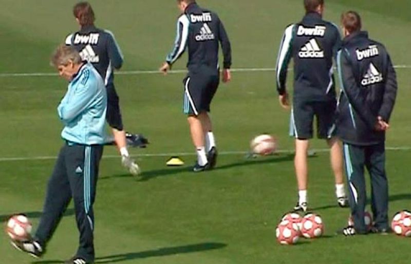 El primer entrenamiento de la plantilla del Real Madrid después de su becale en Champìons ha estado caracterizado por las caras largas de los integrantes de la plantilla y del cuerpo técnico.