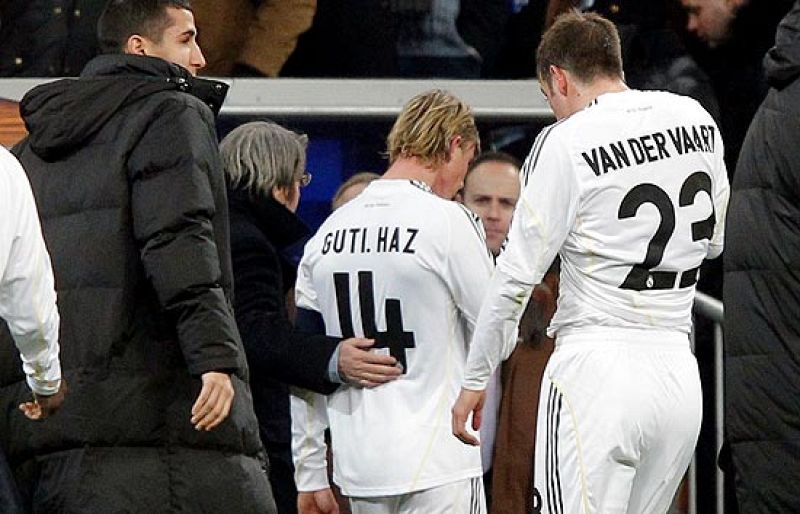 Dos de los capitanes del equipo dejaron su opinión sobre las causas de la eliminación blanca. Así como Guti declaró en caliente lo que pensaba, Casillas abogó por calmar los ánimos. Los que peor salen parados del partido han sido el entrenador Pelleg