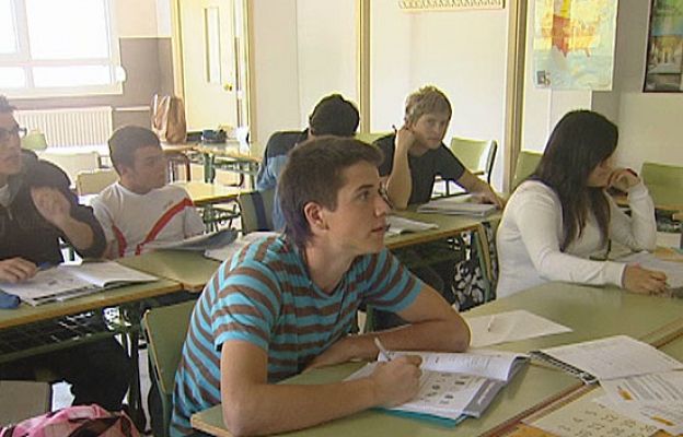  - 63% de españoles no habla inglés