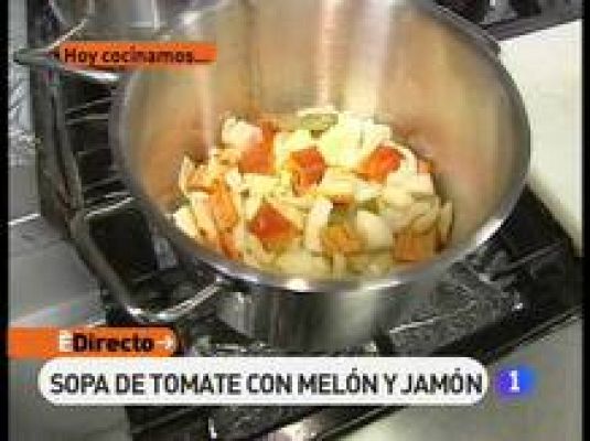 Sopa de tomate con melón y jamón