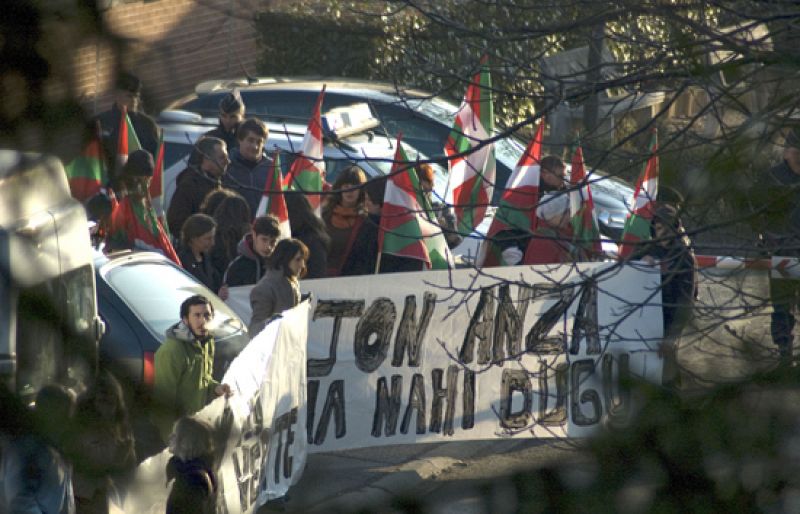 En Toulouse, Francia, ha concluido esta mañana la autopsia al cadáver de Jon Anza, el etarra cuyo cuerpo estuvo en una morgue sin identificar diez meses.