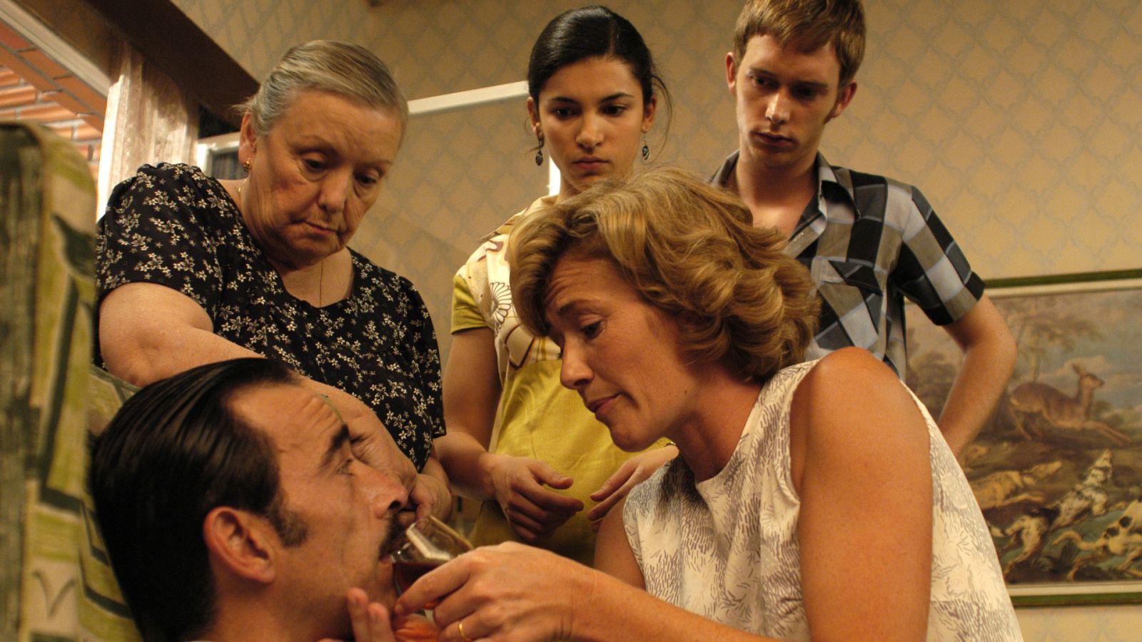 Cuéntame cómo pasó - T3 - Episodio 13: Tocando fondo - Ver ahora