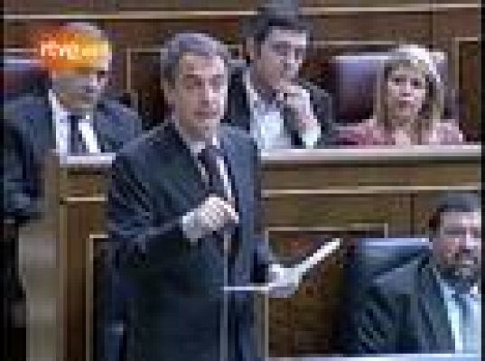 Zapatero pide a Rajoy que ponga orden tras la rebelión de Aguirre