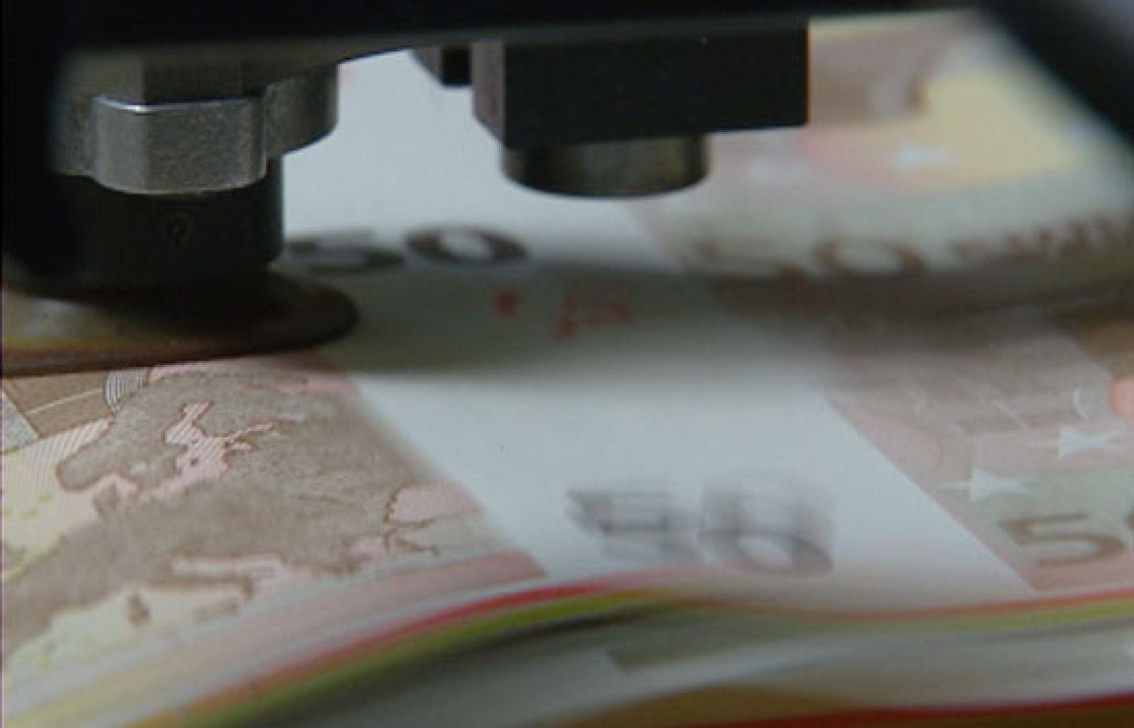 Lo ha hecho después de estudiar el programa de estabilidad. Además, la Comisión cree que las previsiones españolas de crecimiento son optimistas.