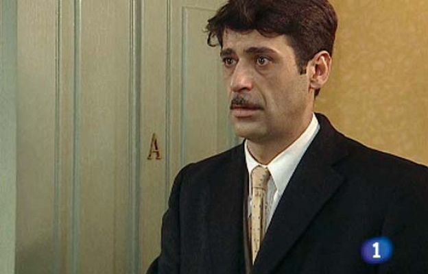 Amar en tiempos revueltos - Mauricio rompe con Rosa