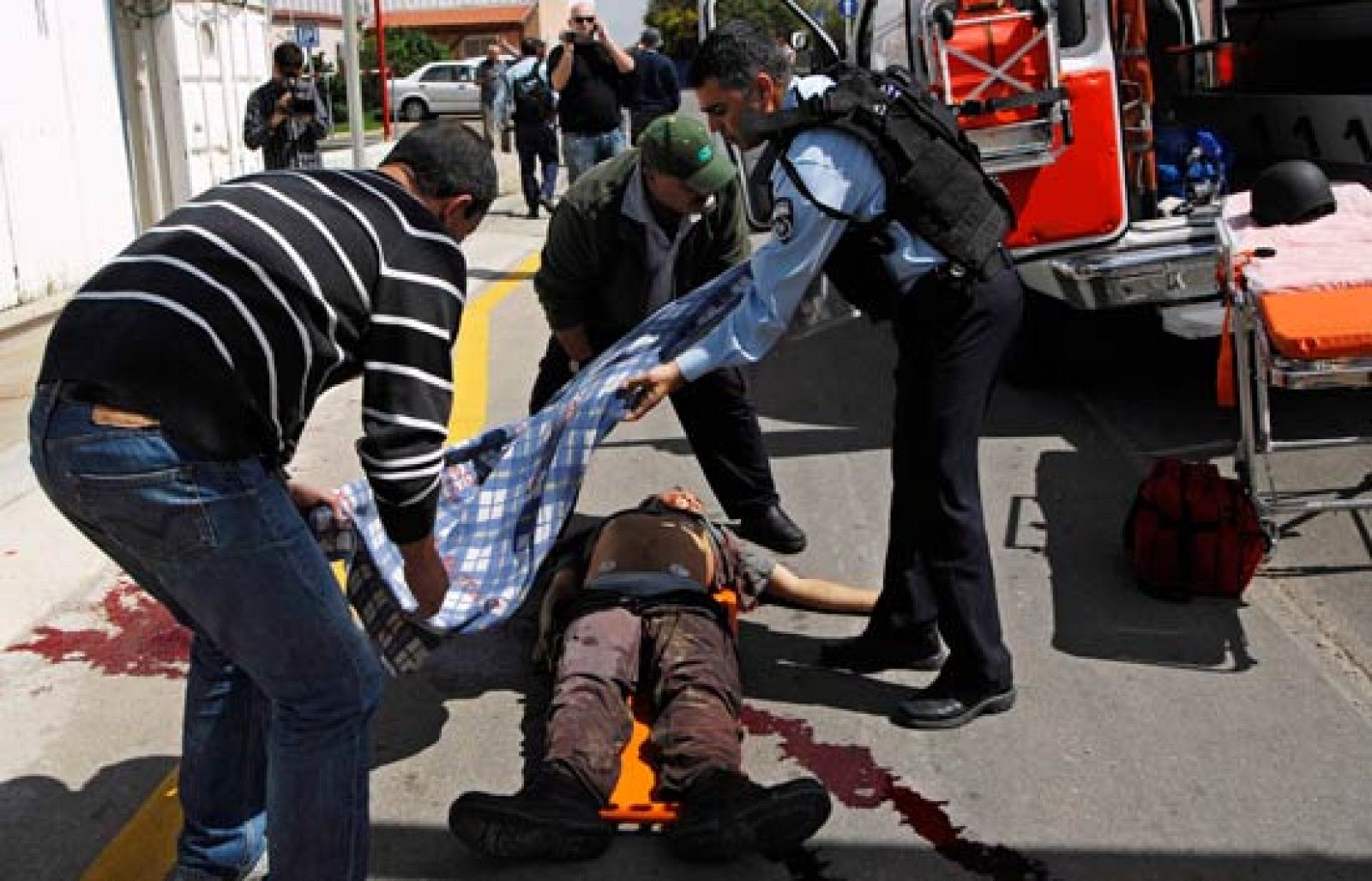 Esta noche los grupos radicales palestinos de Gaza han lanzado un cuarto cohete. El gobierno israelí ha dicho que habrá respuesta.