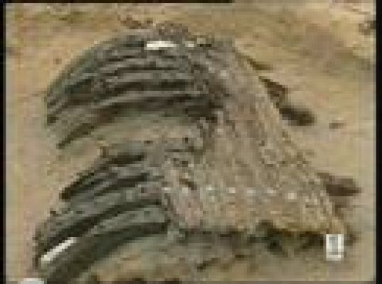  - Un barco medieval en un parking