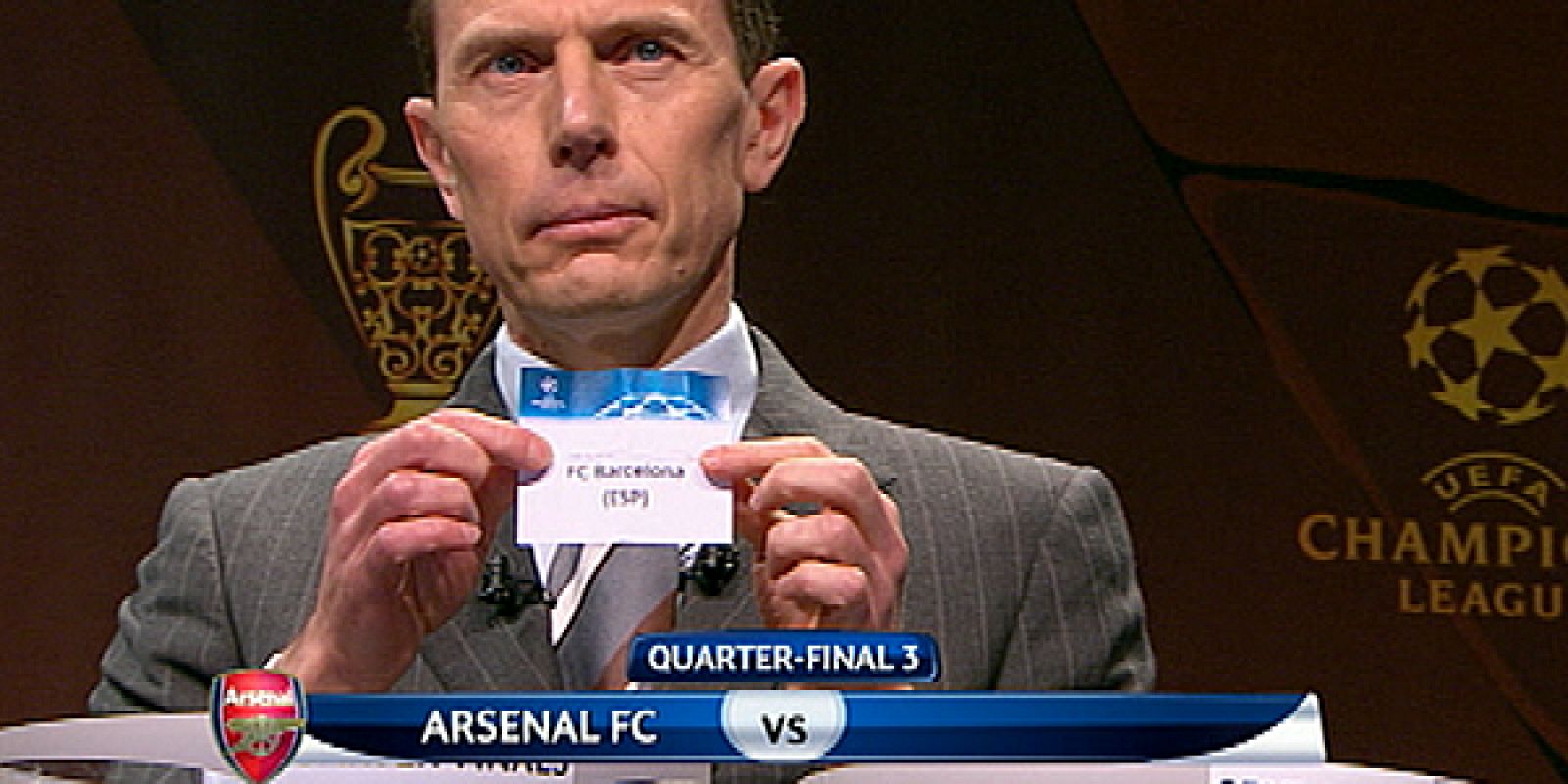Emilio Butragueño ha sido el encargado de extraer las bolas del sorteo de la Champions celebrado en Nyon. Entre ellas, emparejó al Barça con el Arsenal londinense.
