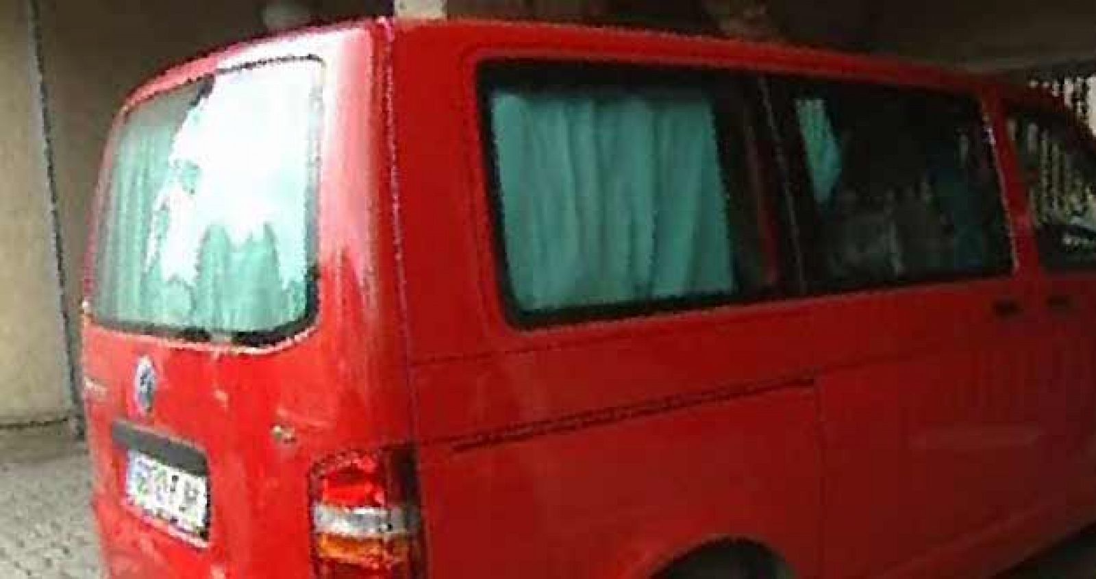 Los familiares de los bomberos confundidos con etarras avisaron del error | Ver