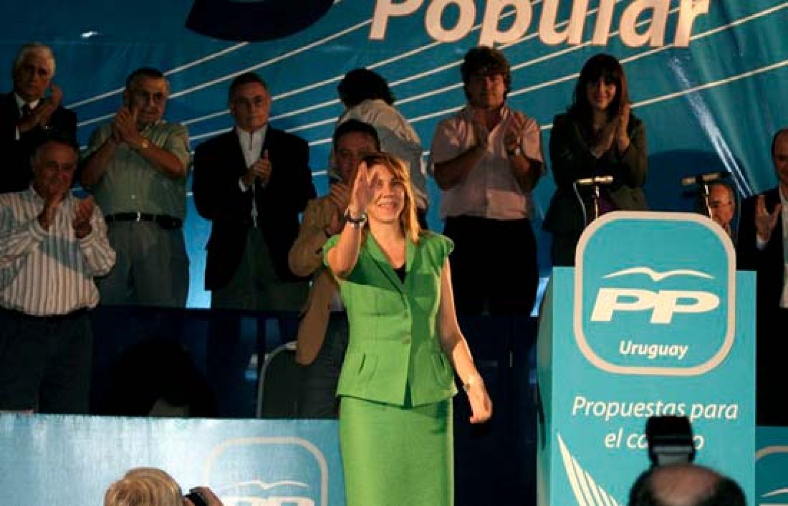 Mª Dolores de Cospedal clausura el III Congreso del PP en Uruguay en el que se ha pedido el voto de los inmigrantes y se ha apostado por una renovación dentro y fuera de España.