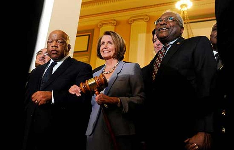 Tras un año de presiones, Obama está a un solo paso de conseguir el objetivo de que se apruebe la reforma sanitaria que beneficiará a 9 de cada 10 estadounidenses.