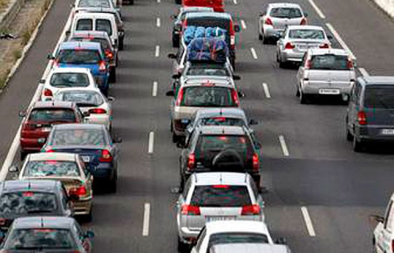   Las entradas a Madrid acumulan kilómetros de retenciones.