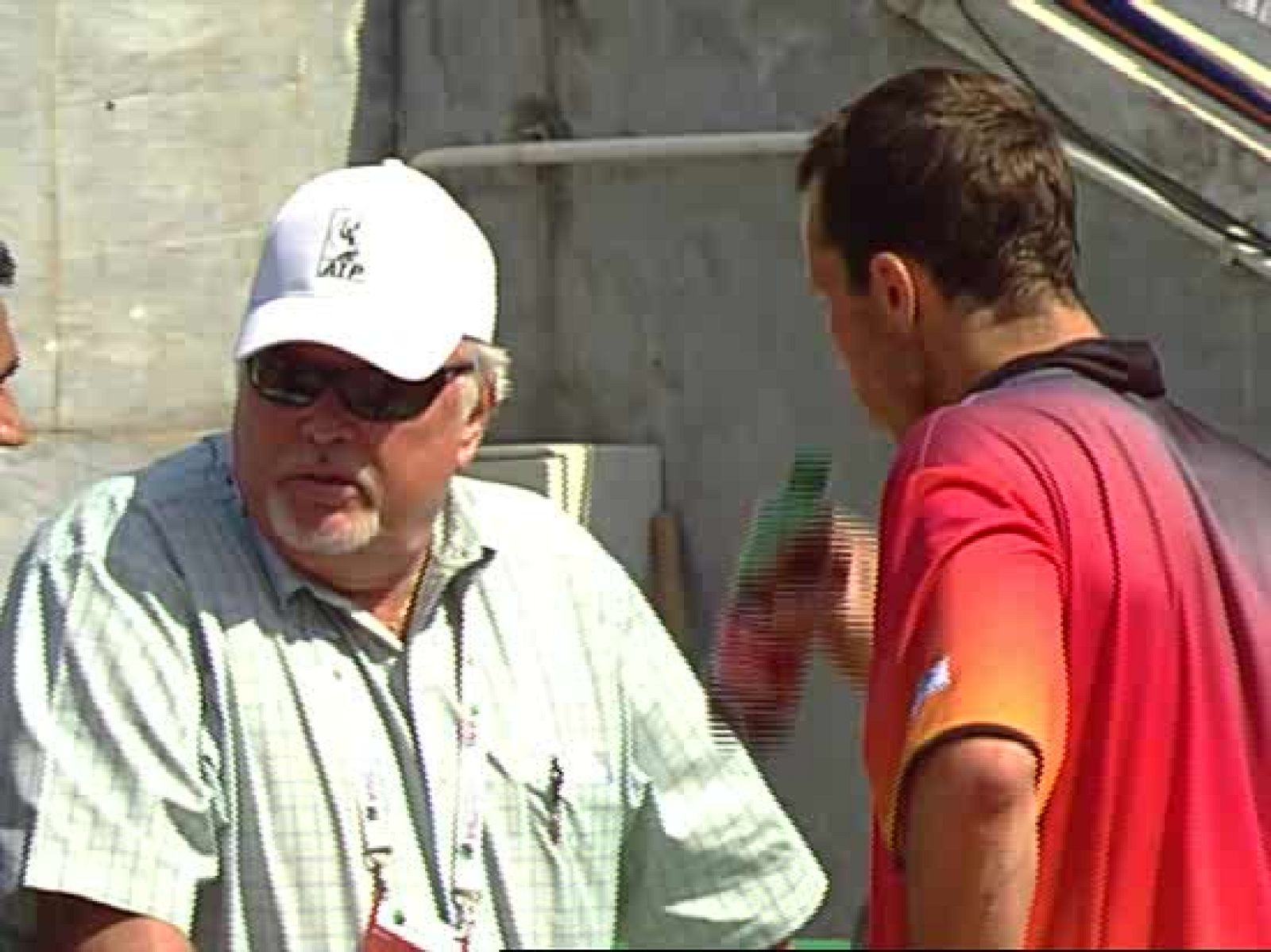   El checo Stepanek también ha abandonado en la semifinal de Roma que lo enfrentaba contra Djokovic.
