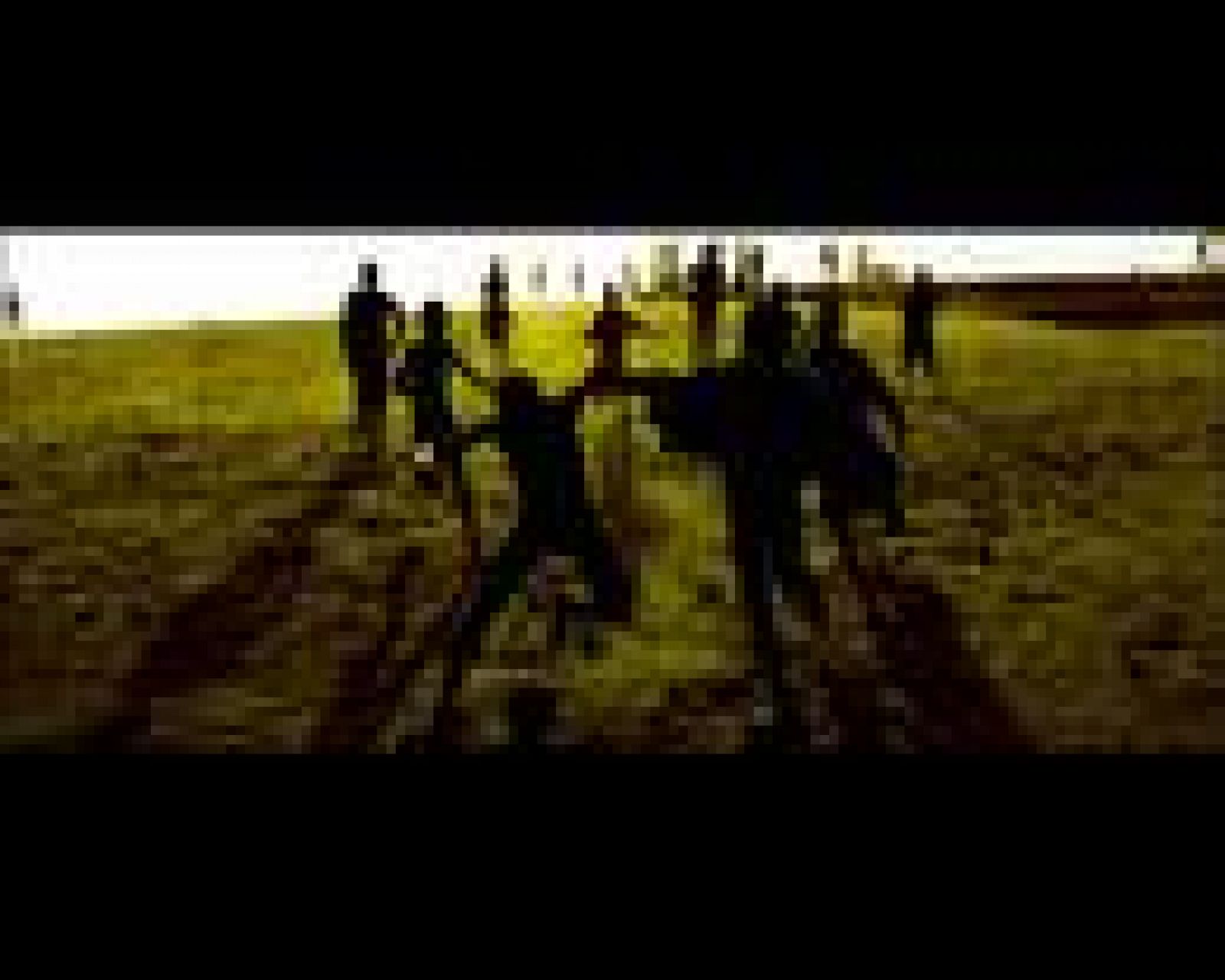 Wakaso y Kassama son jugadores africanos con muchas cosas en común. Tienen pasión por el fútbol y se sienten afortunados por la oportunidad de jugar en España. En repetidas ocasiones hablan sobre lo difícil que es llegar dónde están ellos.