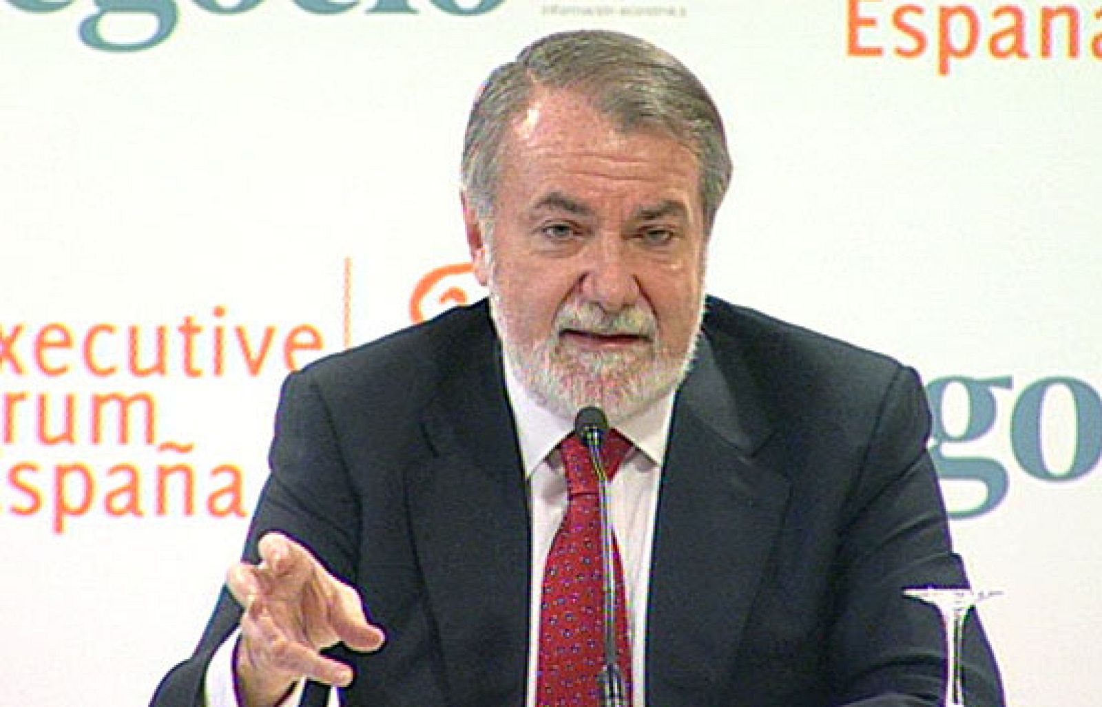 Ha dicho que el Gobierno esta negociando con ETA y que la banda terrorista y el gobierno son aliados potenciales. El PP vasco se ha desmarcado de esas palabras, mientras la portavoz popular en el Congreso ha rehusado aclarar si las comparte. Y los socialistas le exigen a Rajoy que desmienta rotundamente  a Mayor Oreja.