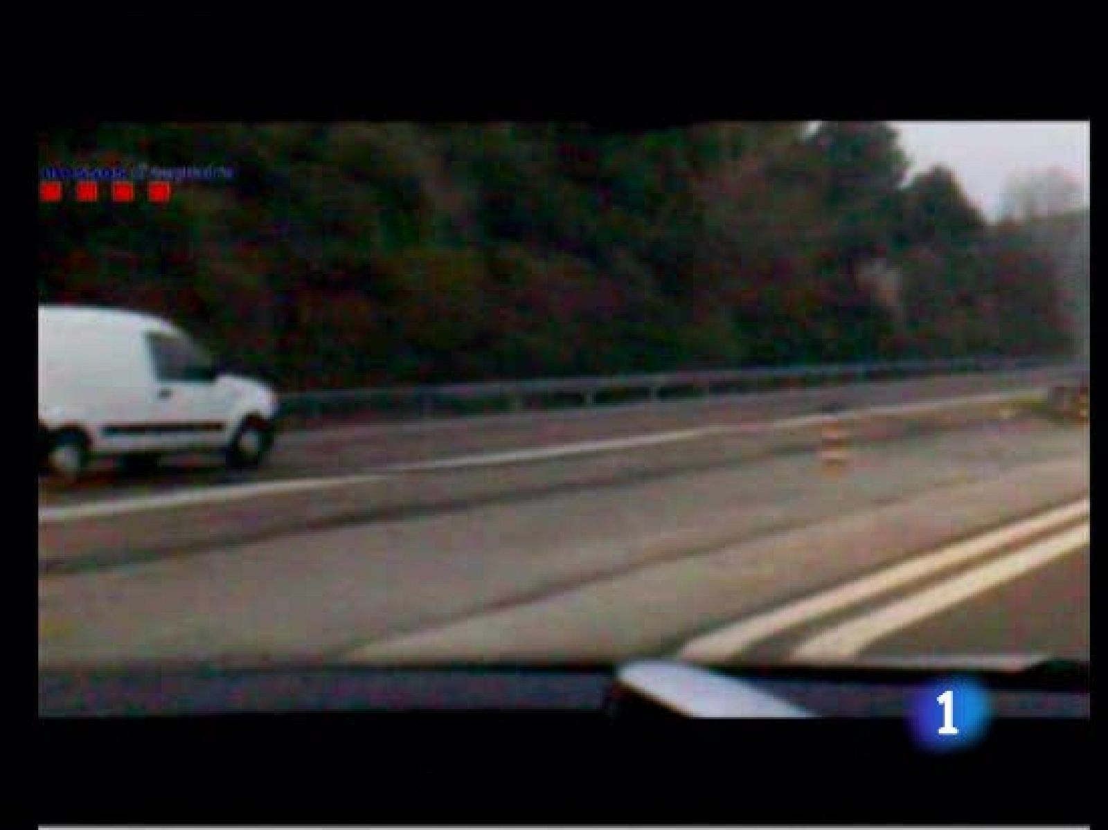 El conductor de una furgoneta circula en sentido contrario durante cuarenta kilómetros | Ver