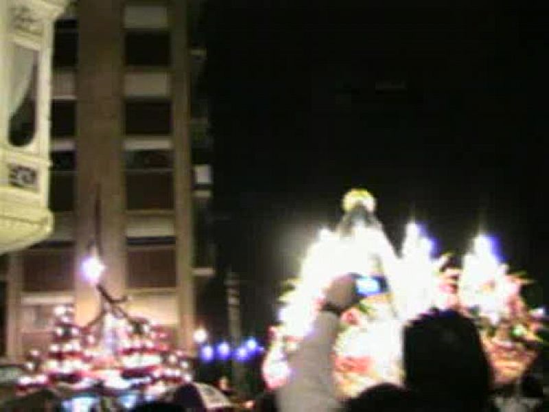 Imagenes tomadas camara en mano durante el encuentro de la Virgen Dolorosa de Salzillo con el Nazareno de Capus, la madrugada del viernes Santo en Cartagena, Murcia. Pocos momentos hay mas emotivos que este.