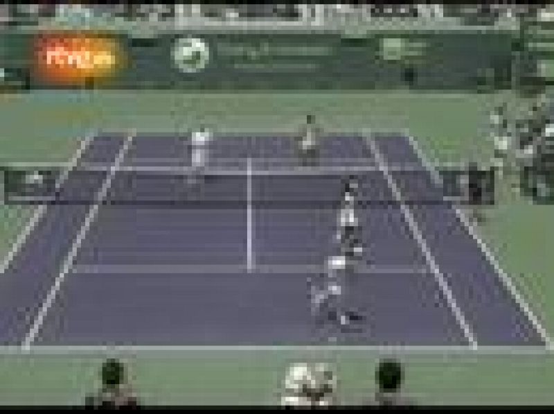 Exhibición benéfica de los tenistas serbios Djokovic e Ivanovic en los días previos al inicio del torneo de Miami. Jugaron un partido de dobles mixtos con los cantantes Jay Sean y la 'Spice Girl' Melania B. 