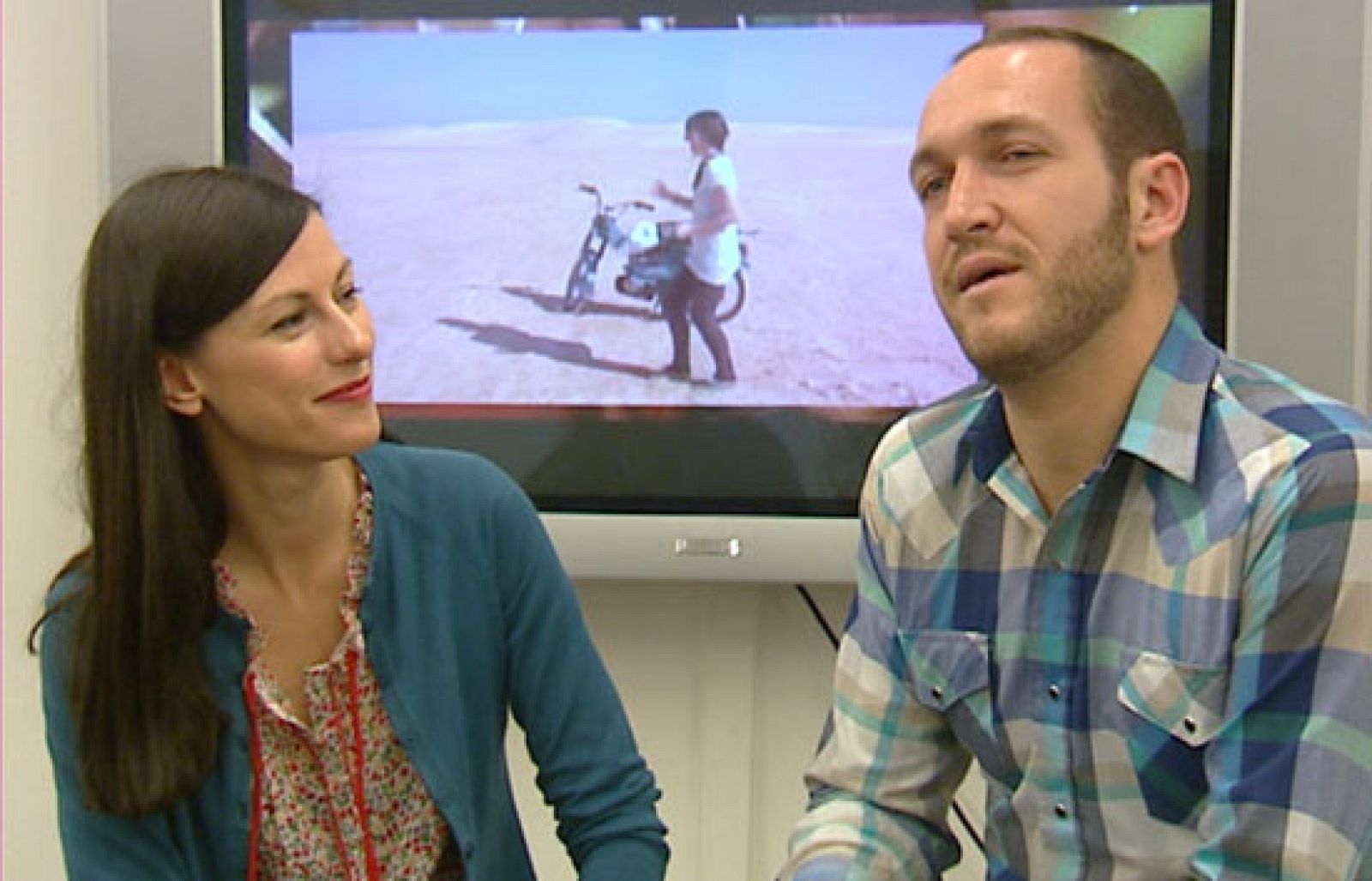 Acortan nombre y estrenan nueva etapa, reinventándose, pero sin perder su estilo original. Acaban de aterrizar en  Madrid para presentarnos su nuevo disco y también su original forma de bailar.