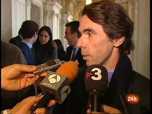 Aznar defiende a Mayor Oreja