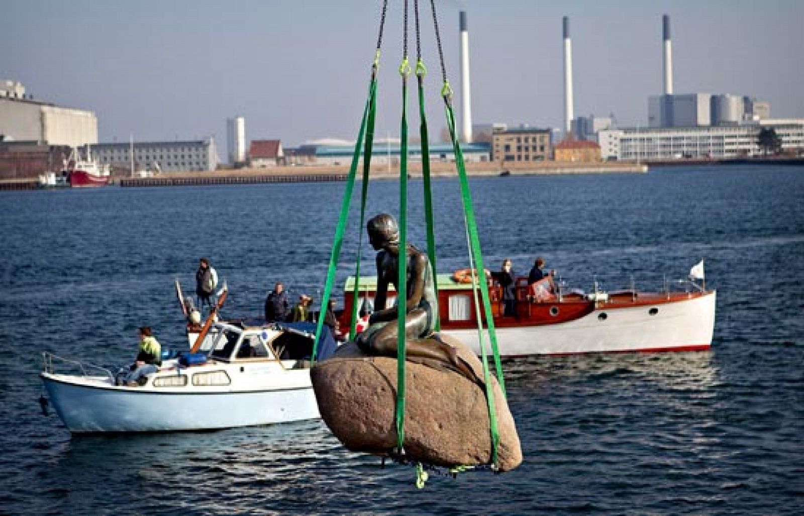 A la Sirenita de Copenhague la mandan de vacaciones a China | Ver