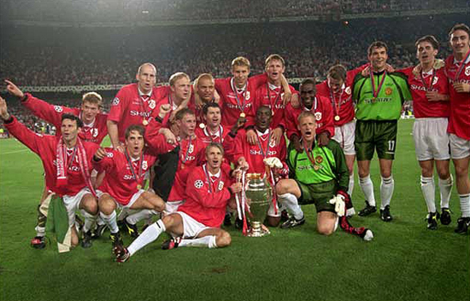 El Camp Nou vivió en el año 99 la que tal vez fue la final de Champions más loca de la historia. Cuando en el minuto 90 el Bayer de Munich ganaba 1-0 nadie esperaba que ese partido acabaría cayendo del lado de los ingleses. En tres minutos el Manche