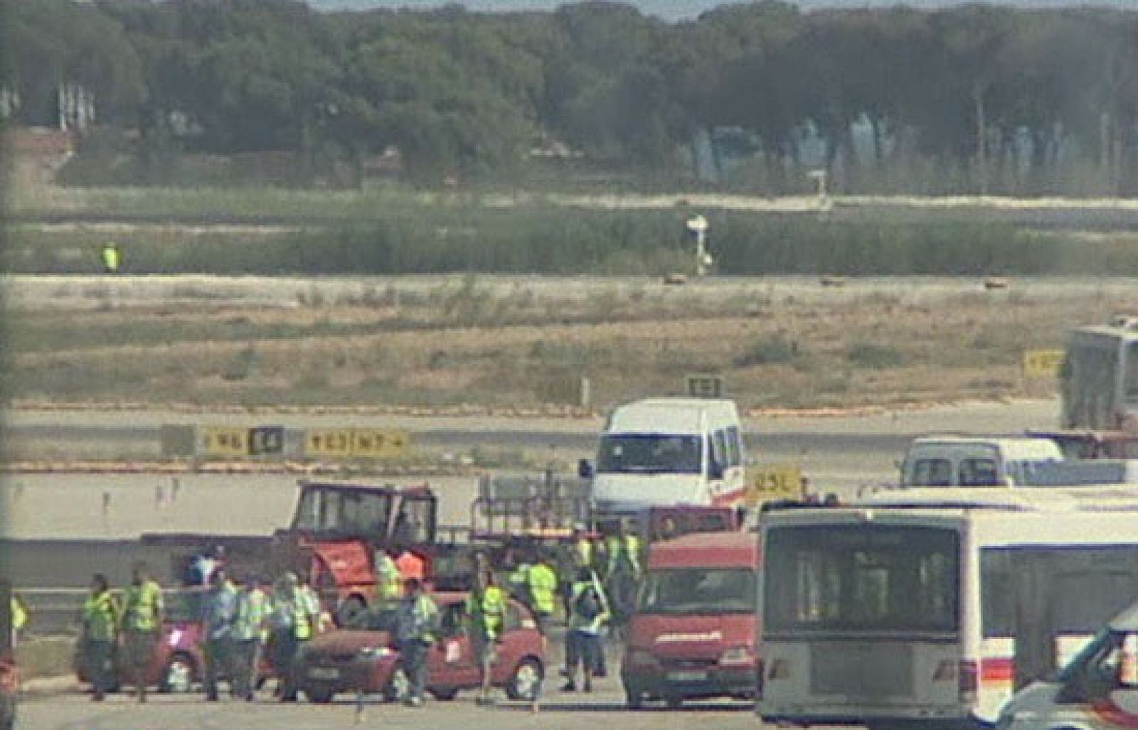 Condenan a 23  trabajadores por invadir las pistas del aeropuerto del Prat | Ver