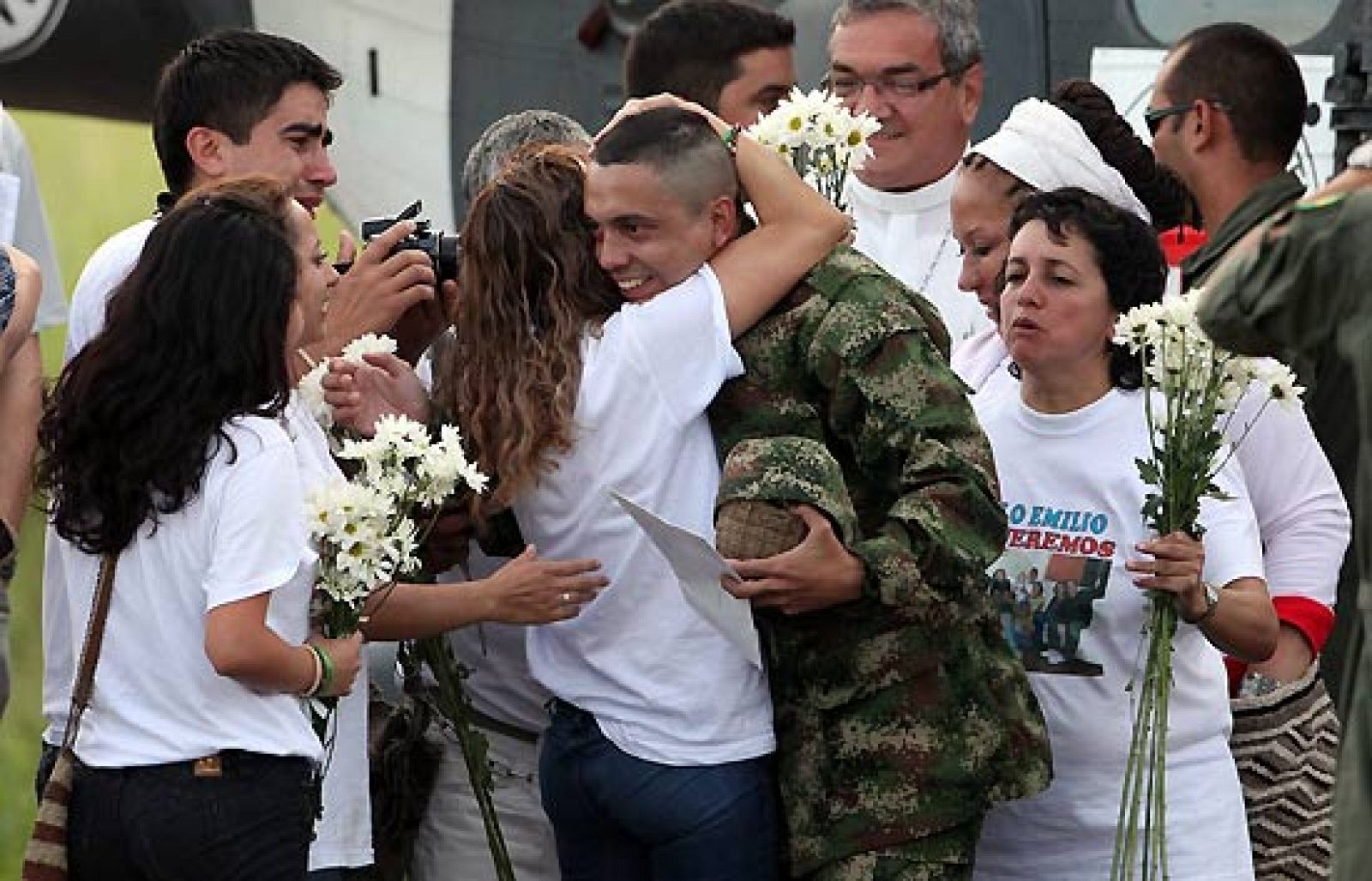 Las FARC liberan al sargento Moncayo tras 12 años secuestrado | Ver