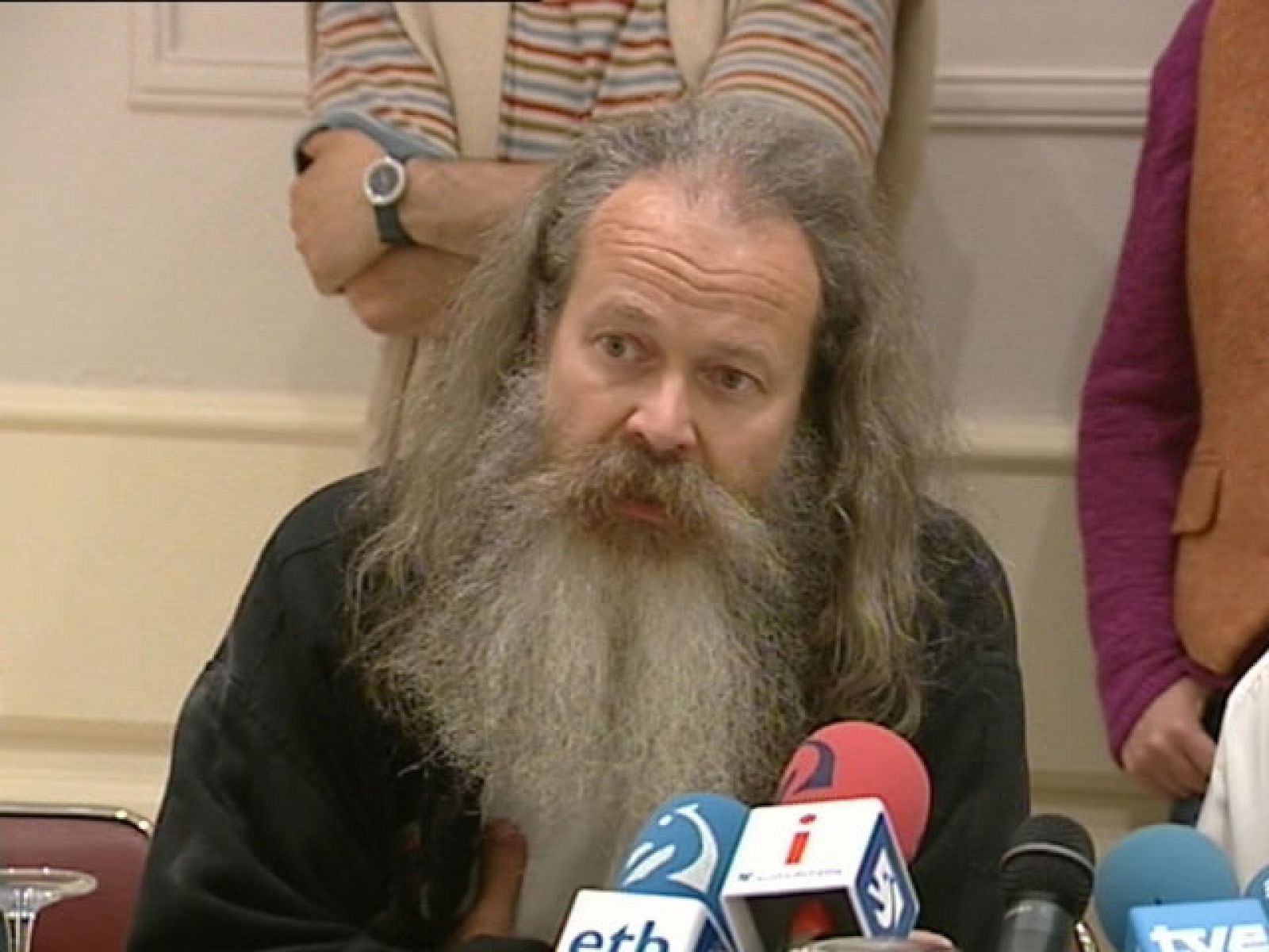 Ayer, las autoridades venezolanas le adelantaron el vuelo que Wendelin tenía ya comprado para viajar a Francia, después de prohibirle la entrada al país. Ni la policía venezolana ni la francesa han presentado cargos contra él hasta el momento. Según la izquierda abertzale, Wendelin tenía previsto ir a Venezuela para dar a conocer las últimas tesis de la izquierda radical vasca. 