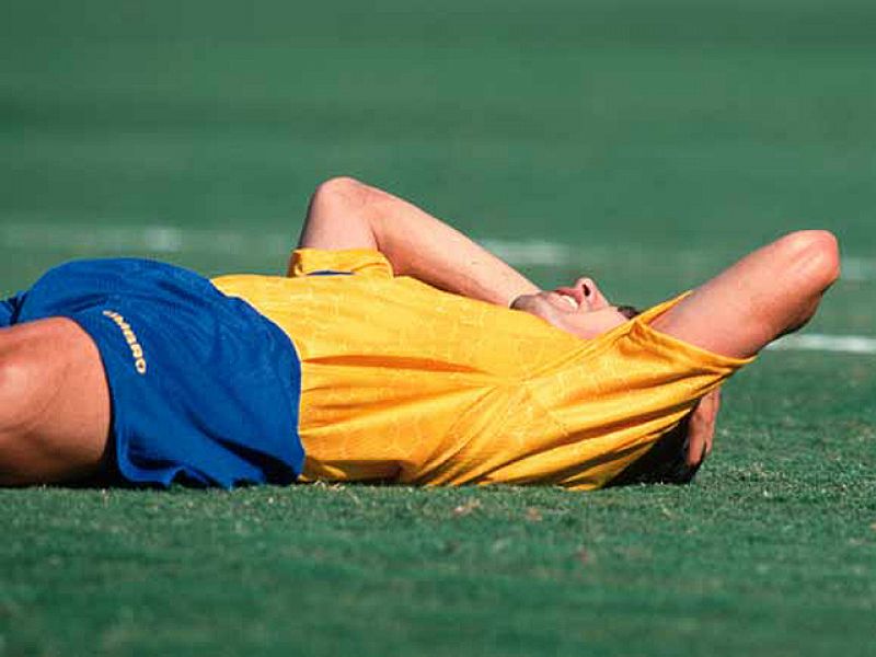 Un gol en propia del defensa colombiano Andrs Escobar le conden. Meses despus de finalizar el Mundial de EEUU 94 fue asesinado a tiros en Medelln.