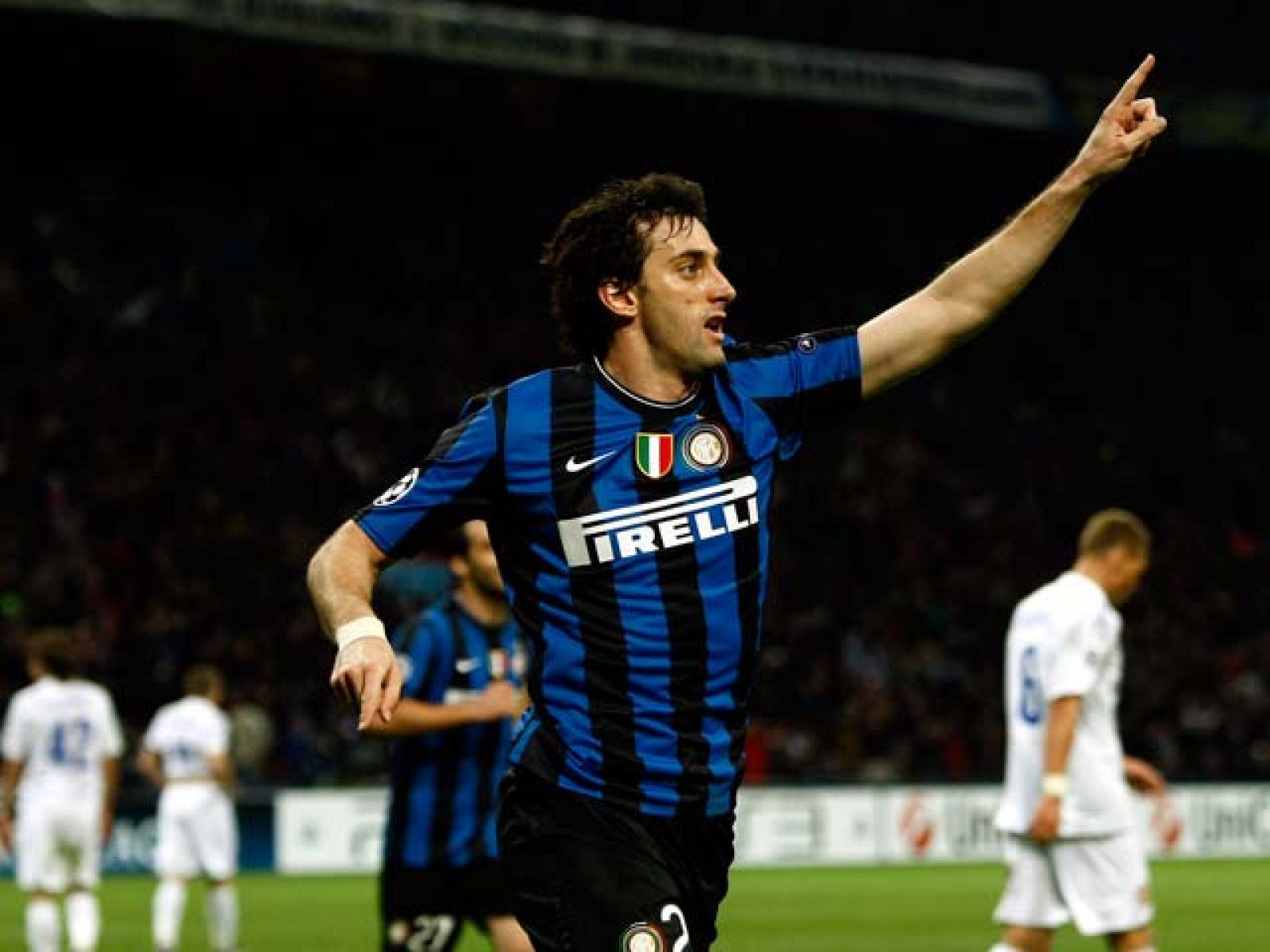 Milito frena la revolución rusa (1-0) - Champions League | Ver