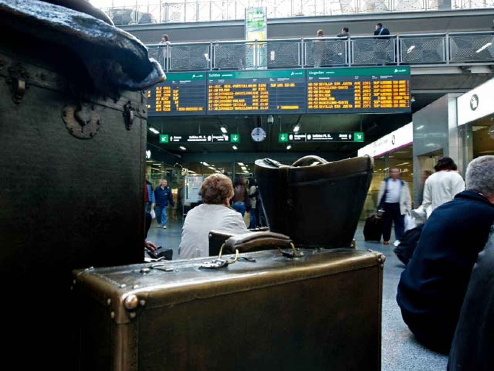 Los viajes en tren se complican por la huelga de 24 horas en Renfe