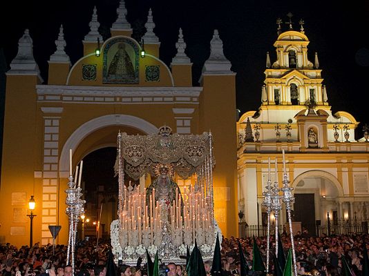  - Madrugá de fervor en Sevilla